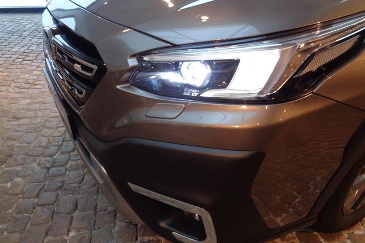 Bronze Subaru Outback fra 2024