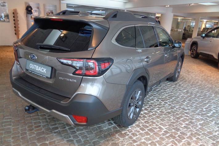 Bronze Subaru Outback fra 2024