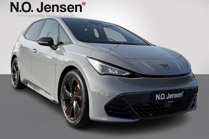Grå Cupra Born fra 2023 set udefra