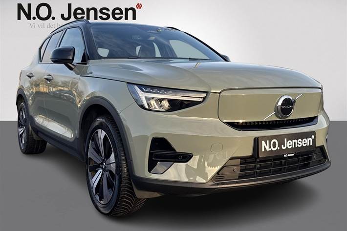 Grå Volvo XC40 fra 2022 set udefra
