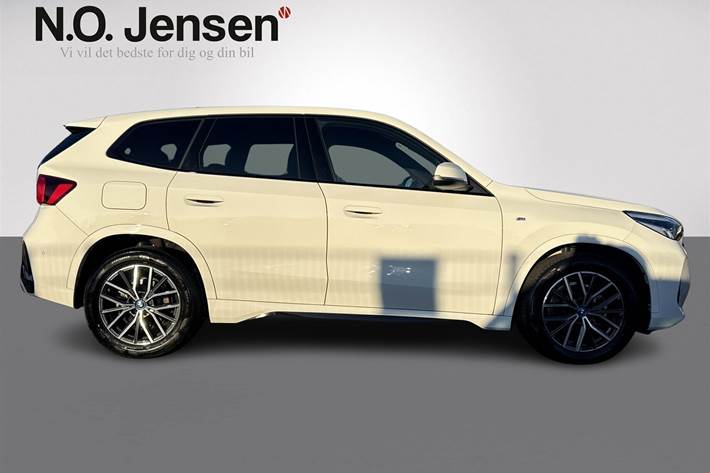 Hvid BMW iX1 fra 2025