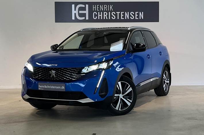 Blå Peugeot 3008 fra 2021 set udefra