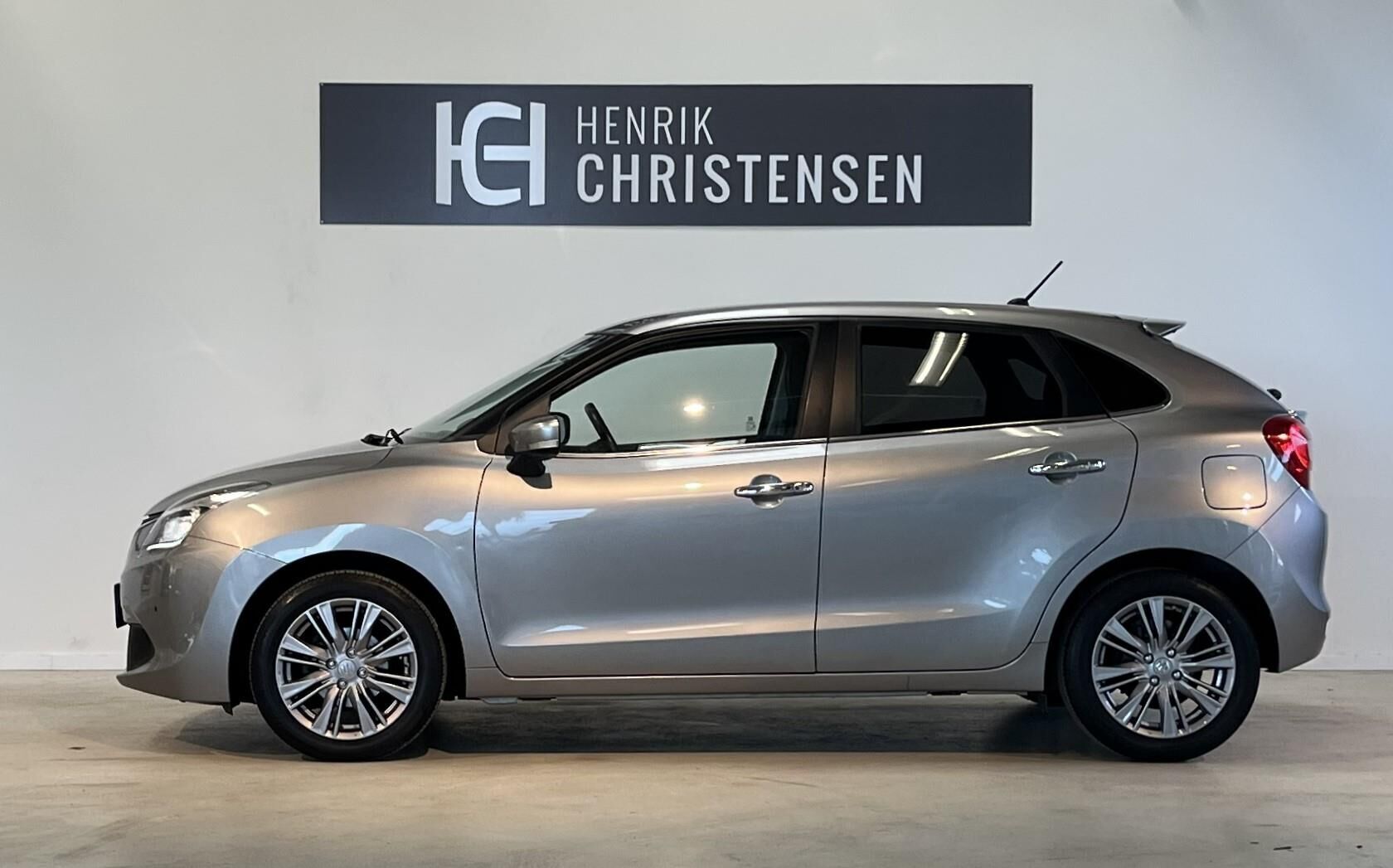 Sølv Suzuki Baleno fra 2019