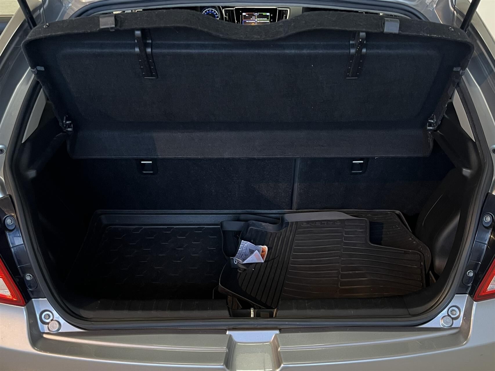 Sølv Suzuki Baleno fra 2019