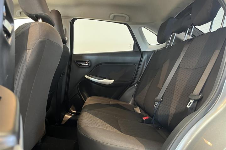 Sølv Suzuki Baleno fra 2019