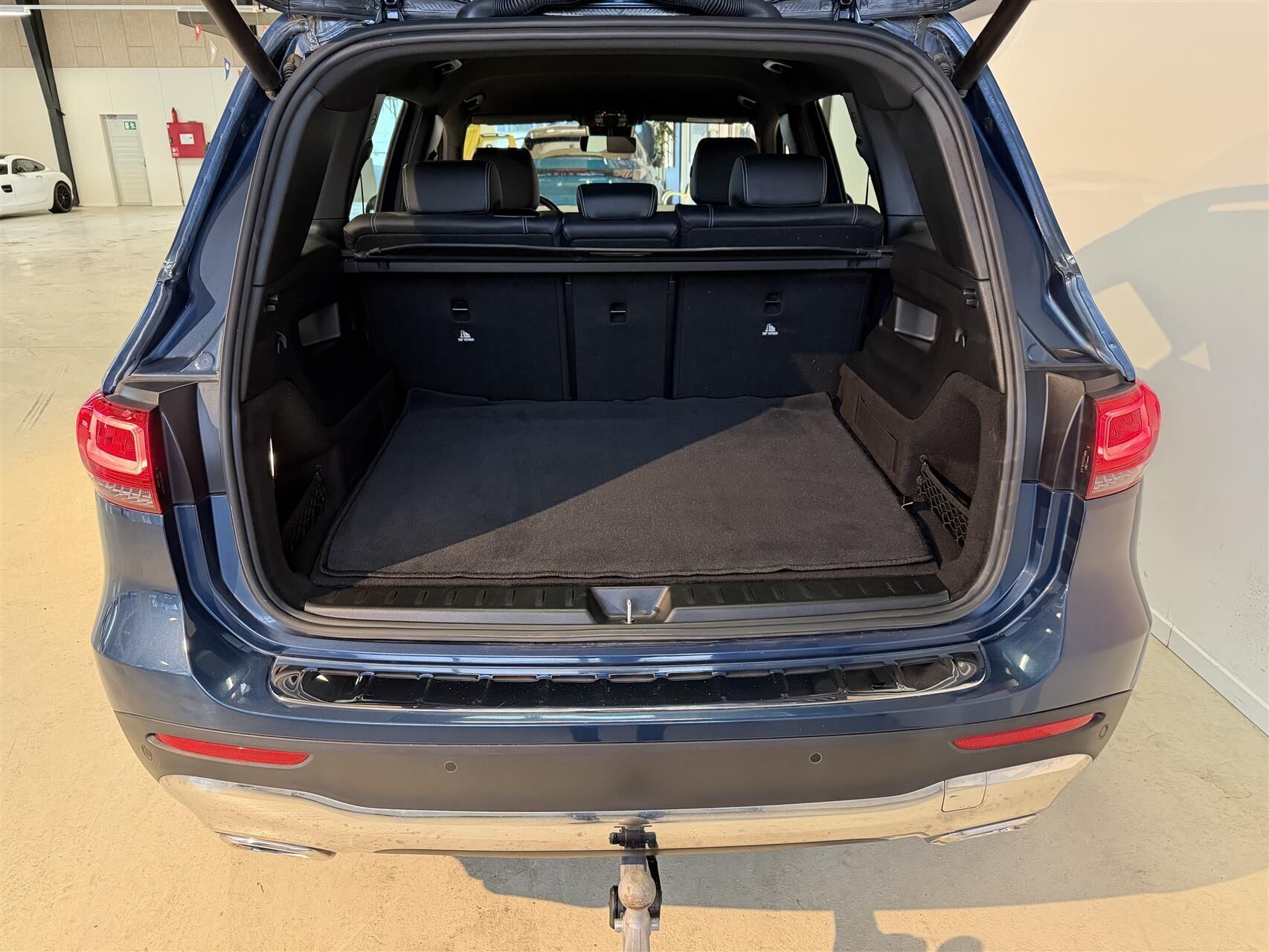 Blå Mercedes GLB200 d fra 2021
