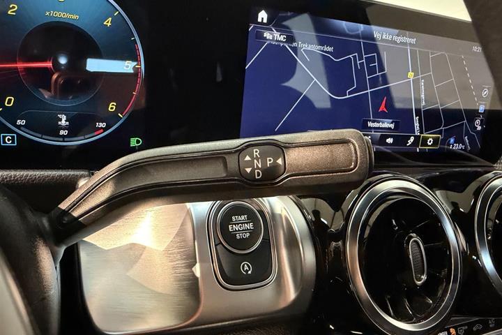 Blå Mercedes GLB200 d fra 2021