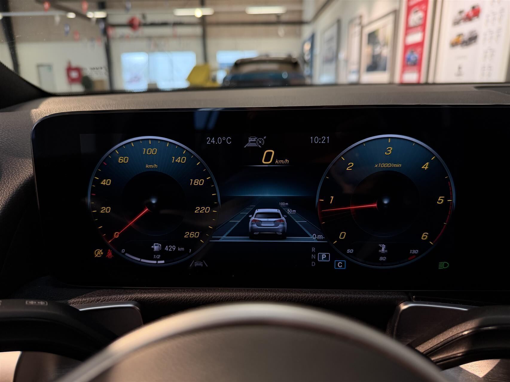 Blå Mercedes GLB200 d fra 2021