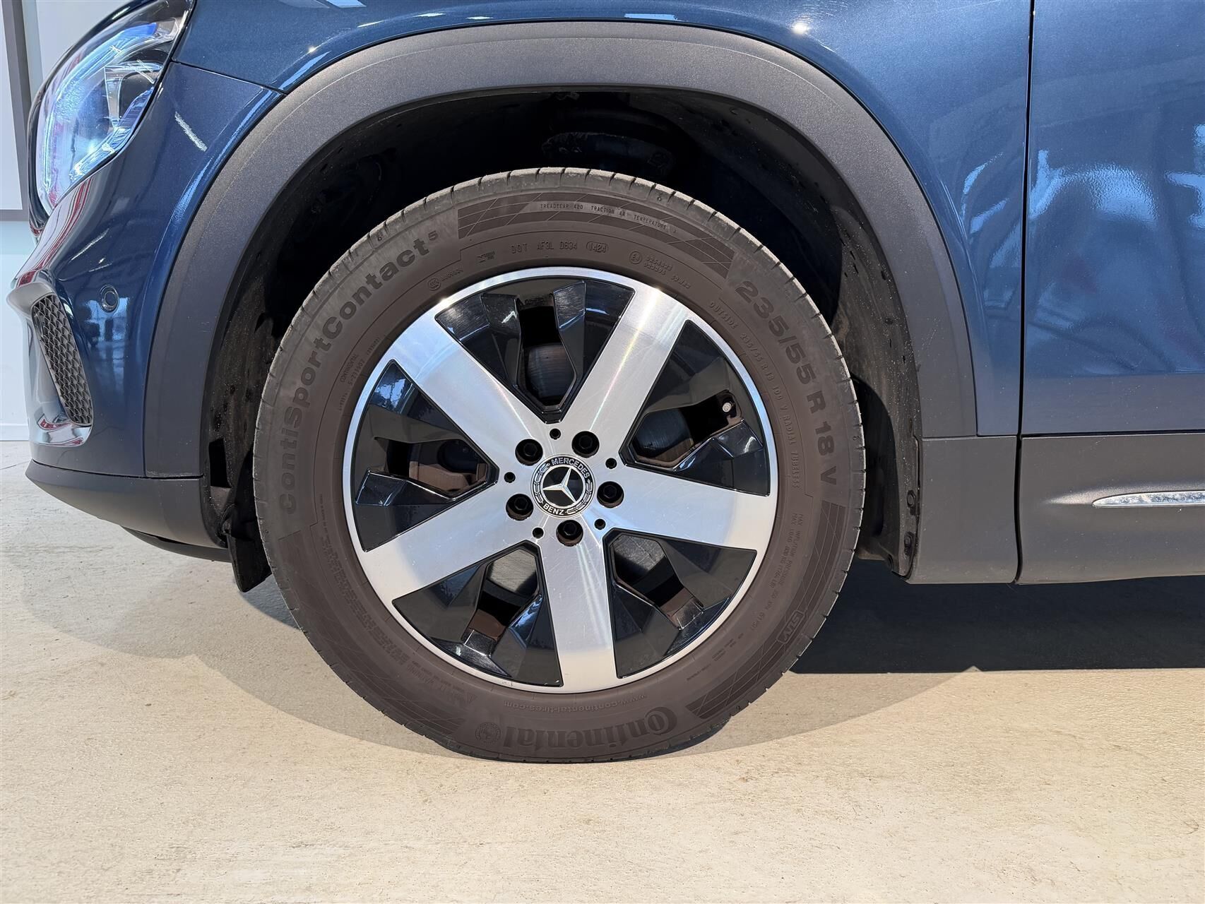 Blå Mercedes GLB200 d fra 2021