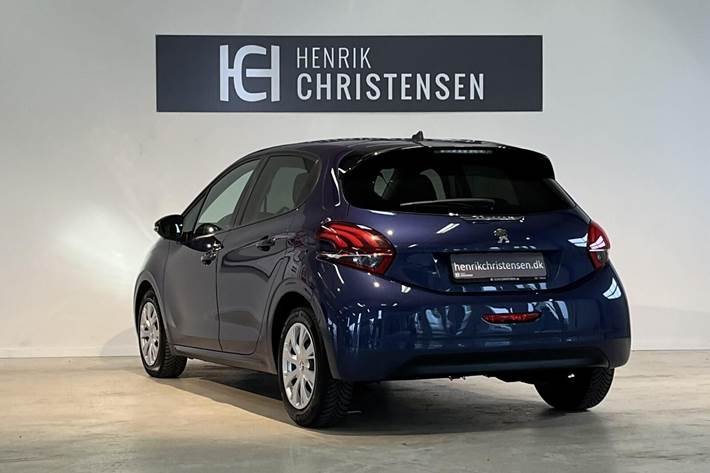 Blå Peugeot 208 fra 2018