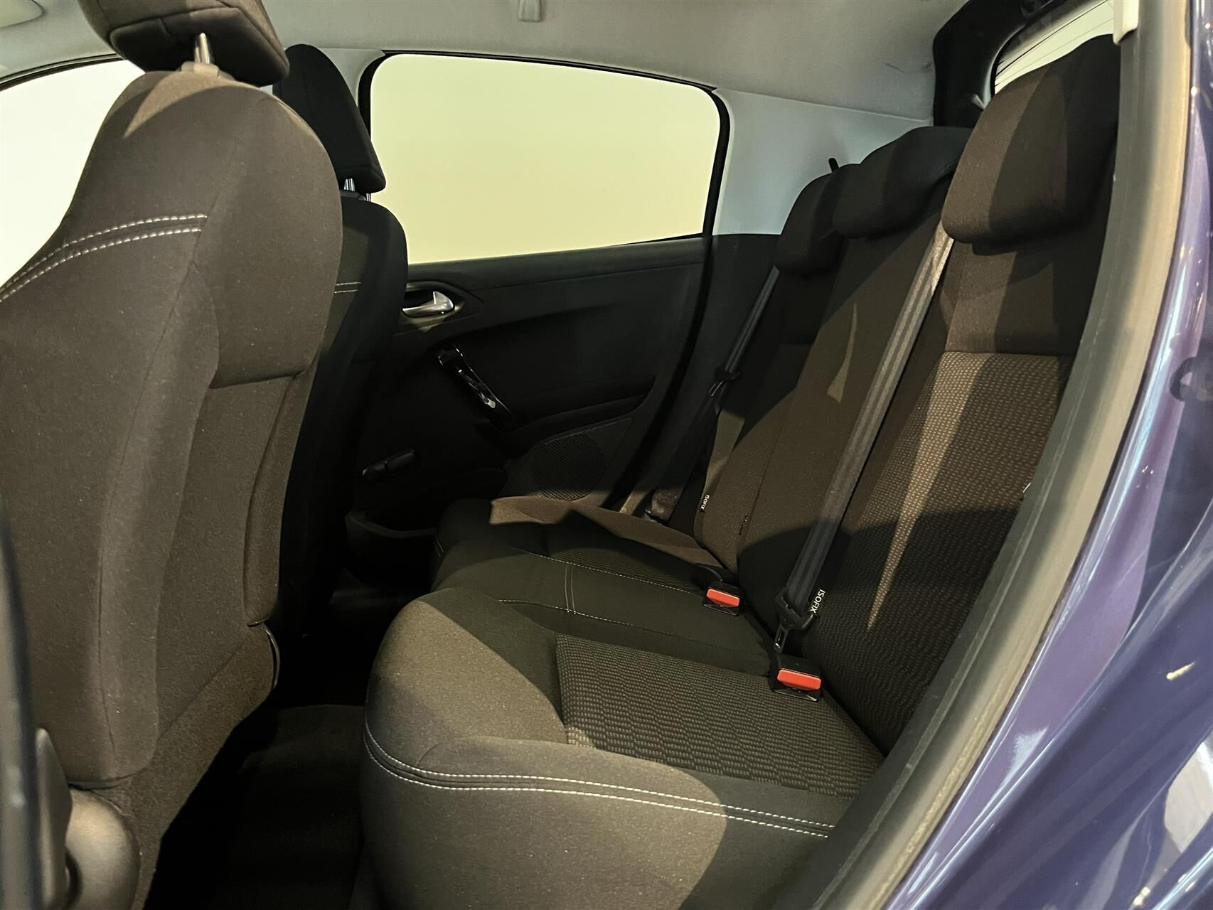 Blå Peugeot 208 fra 2018