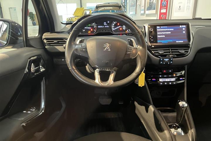 Blå Peugeot 208 fra 2018