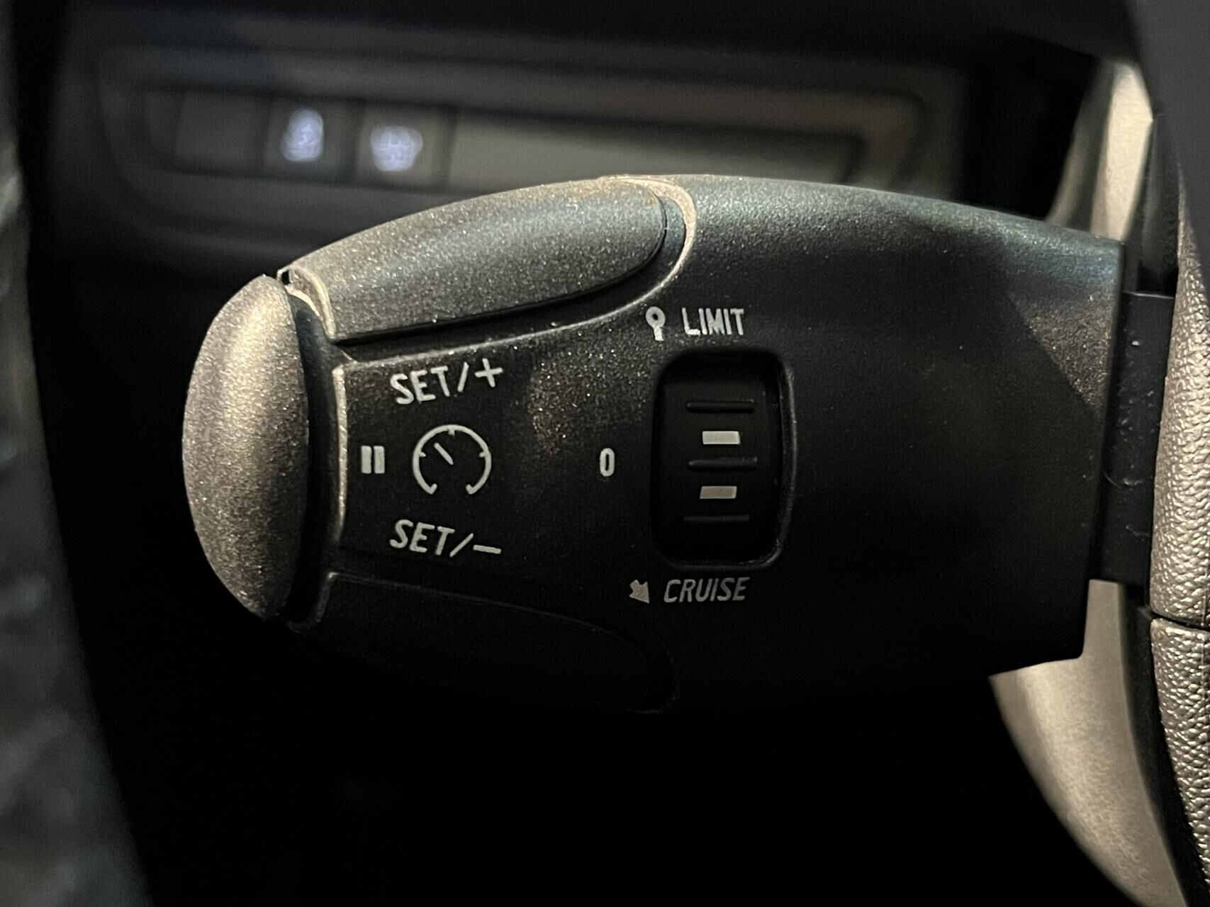 Blå Peugeot 208 fra 2018