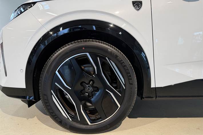 Hvid Peugeot e-5008 fra 2025