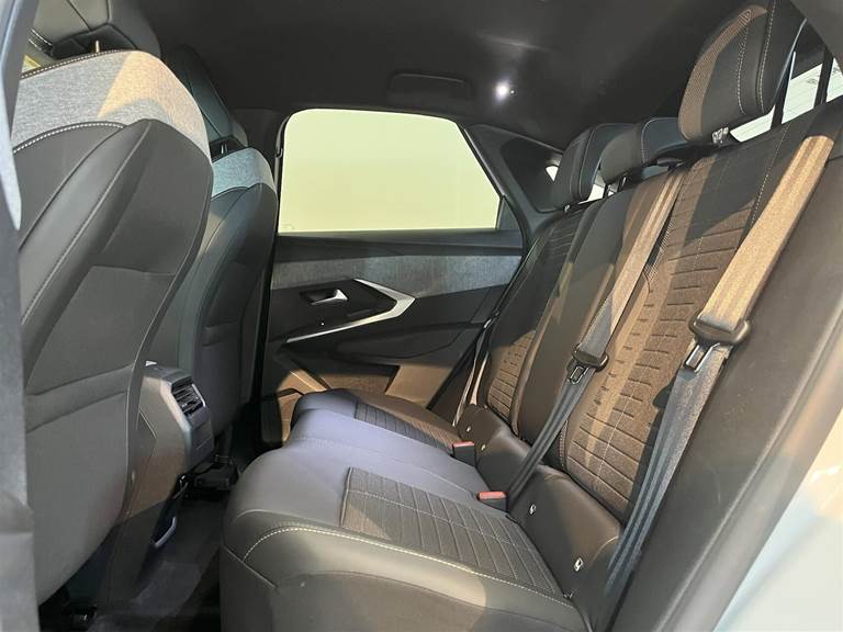 Peugeot e-3008 EL Allure 210HK 5d Aut.