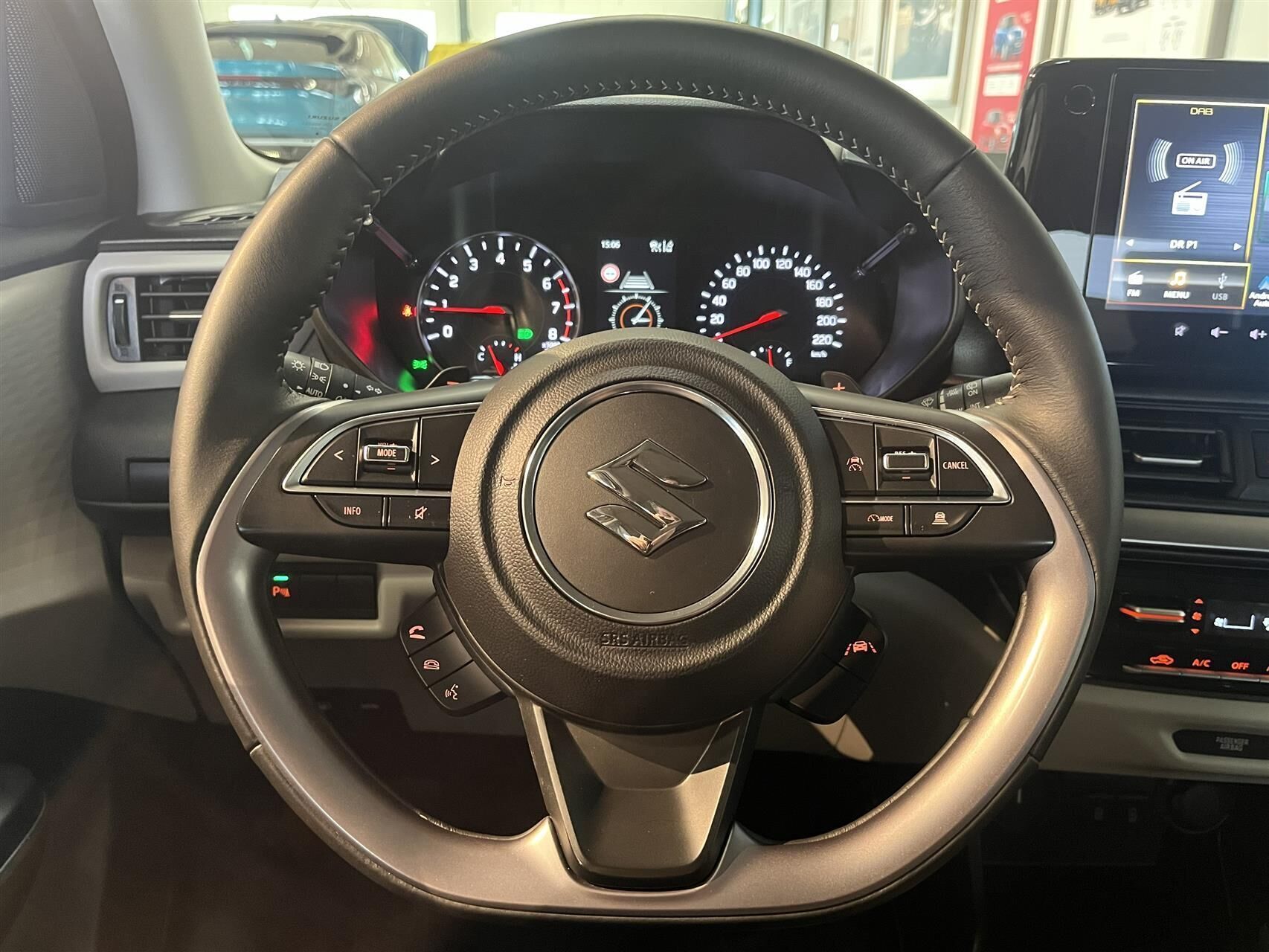 Grå Suzuki Swift fra 2024