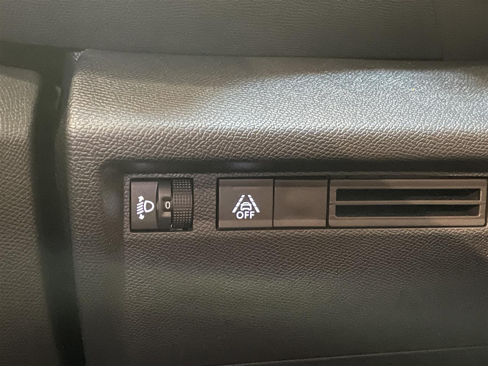 Blå Citroën C4 fra 2023