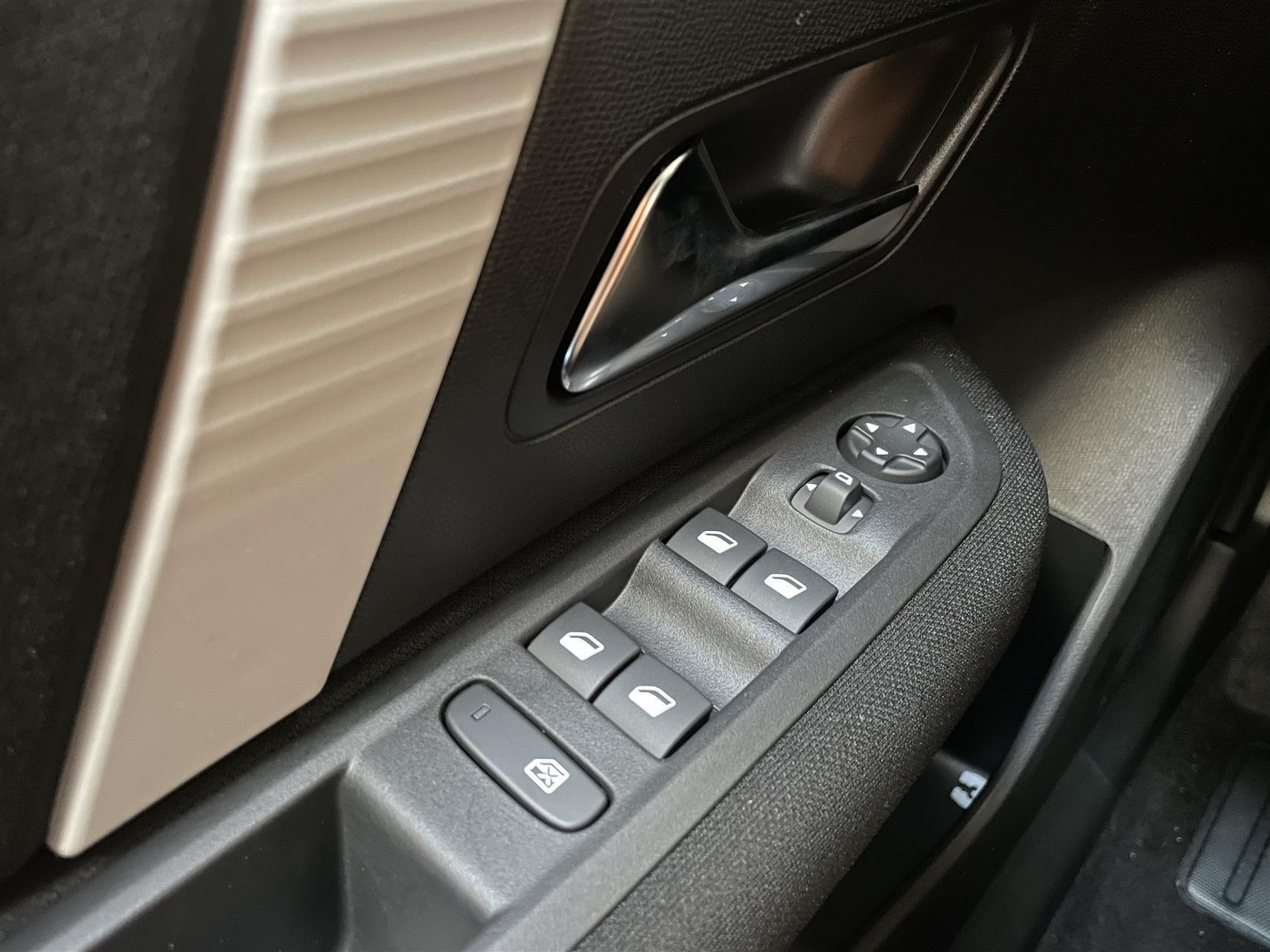 Blå Citroën C4 fra 2023