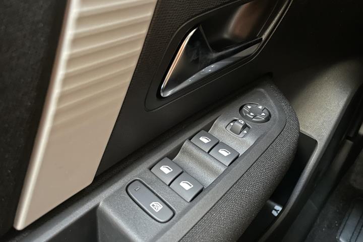 Blå Citroën C4 fra 2023
