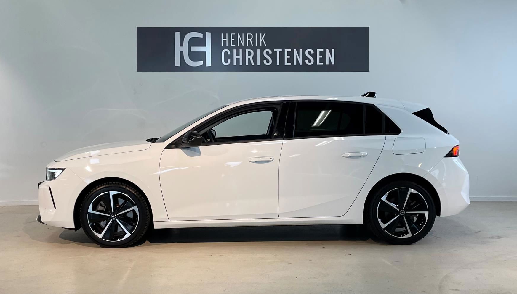 Hvid Opel Astra fra 2022