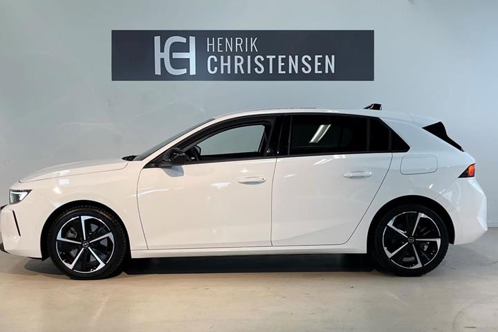 Hvid Opel Astra fra 2022