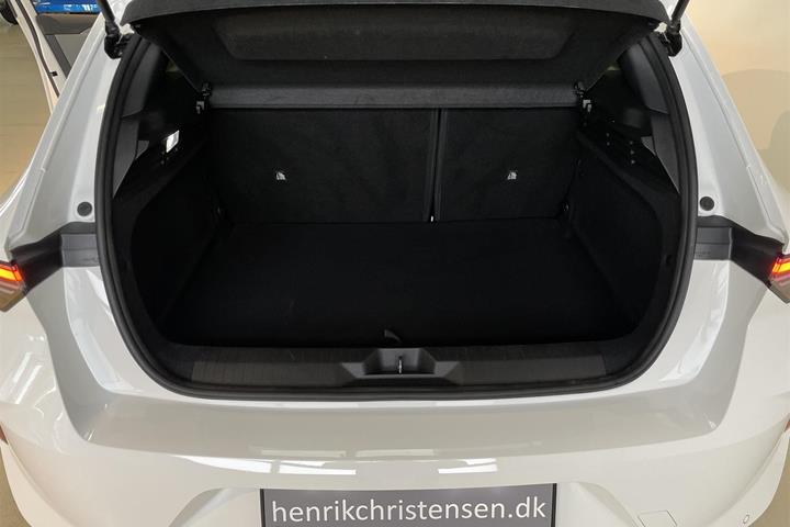 Hvid Opel Astra fra 2022