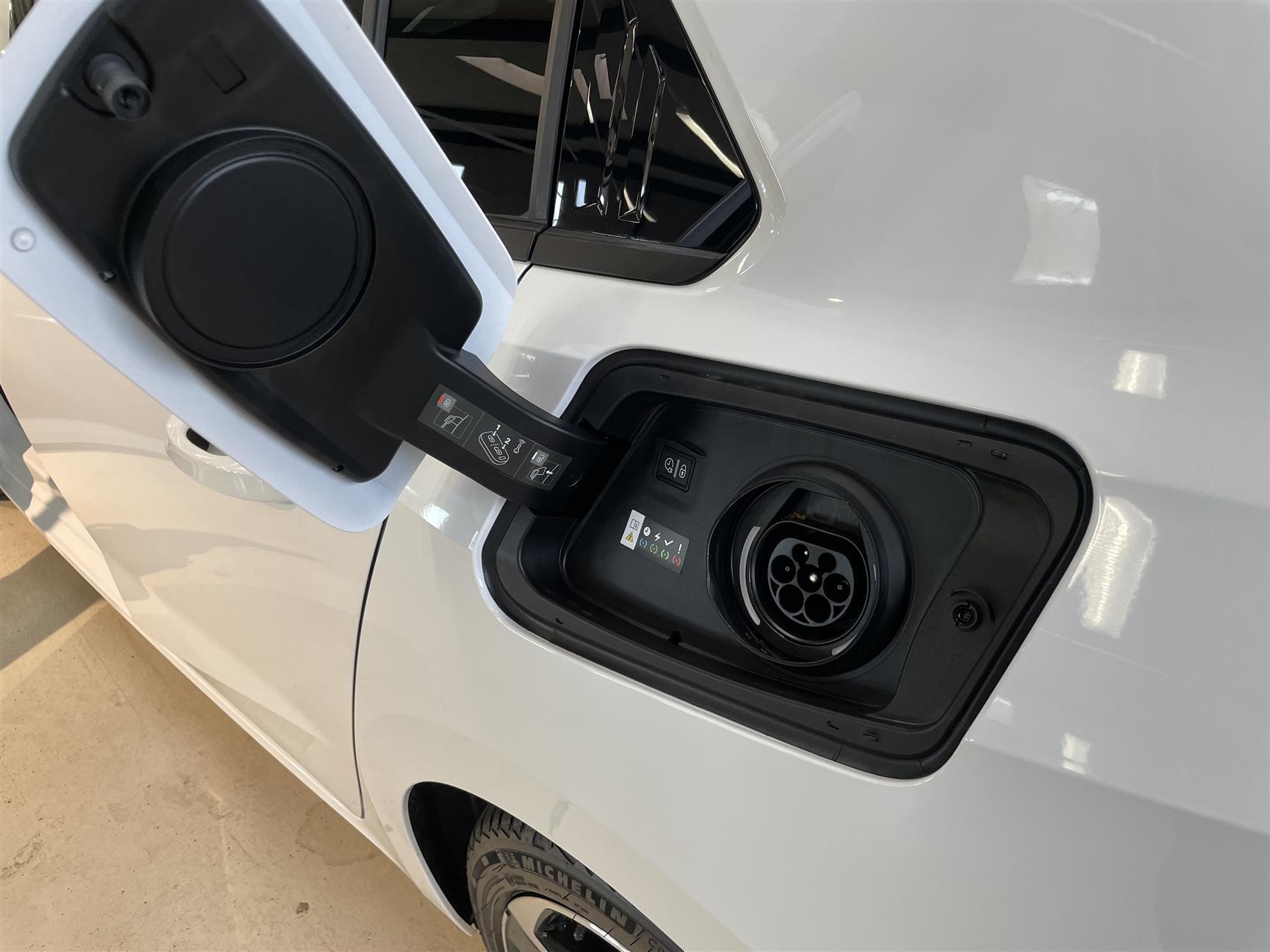 Hvid Opel Astra fra 2022