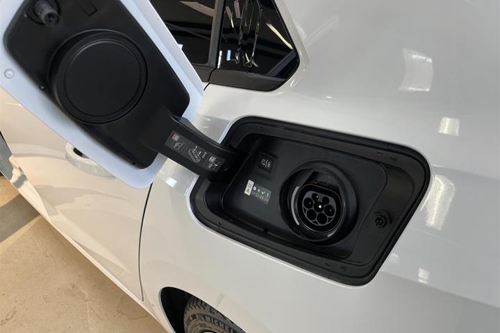 Hvid Opel Astra fra 2022