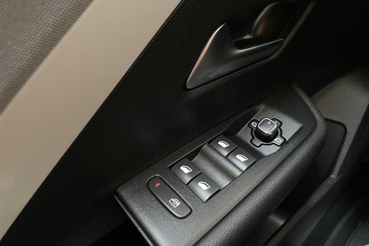 Hvid Opel Astra fra 2022