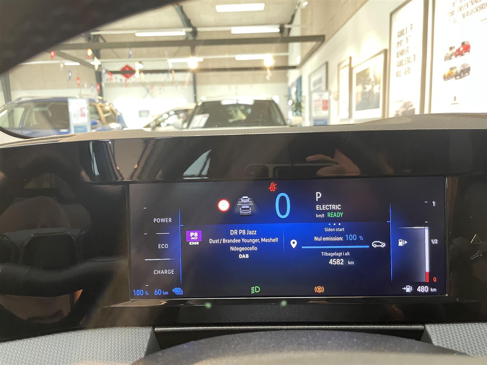 Hvid Opel Astra fra 2022