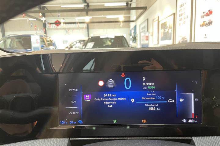 Hvid Opel Astra fra 2022