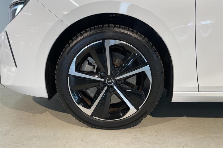 Hvid Opel Astra fra 2022