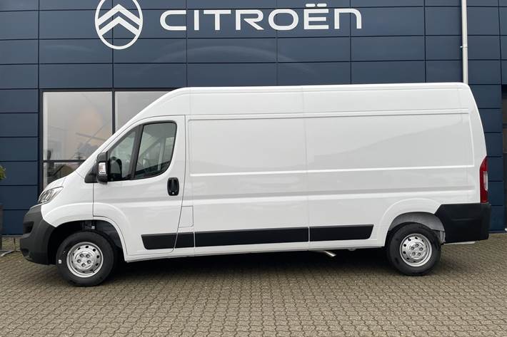 Hvid Citroën Jumper fra 2023 set udefra