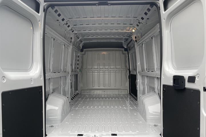 Hvid Citroën Jumper fra 2023 set udefra