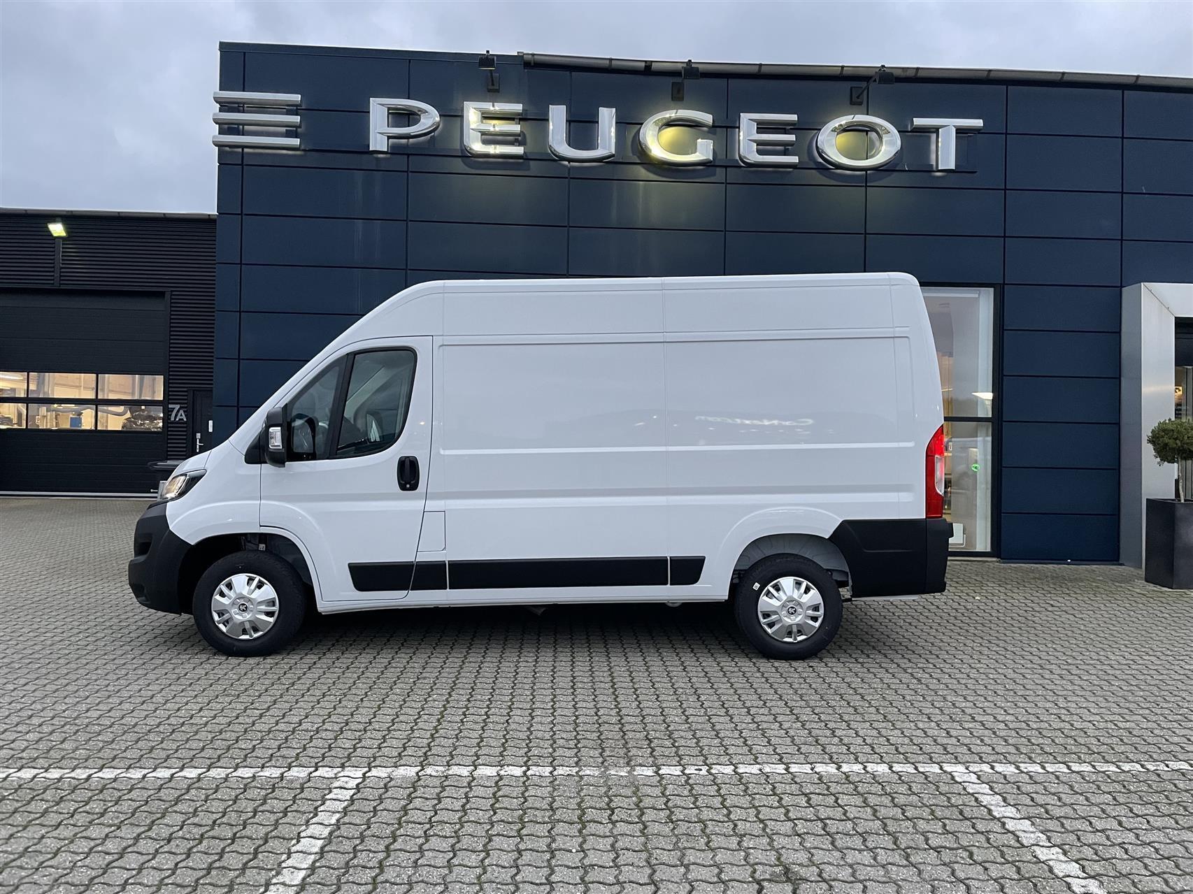 Peugeot Boxer 2,2 333 L2H2 BlueHDi Premium 140HK Van 6g
