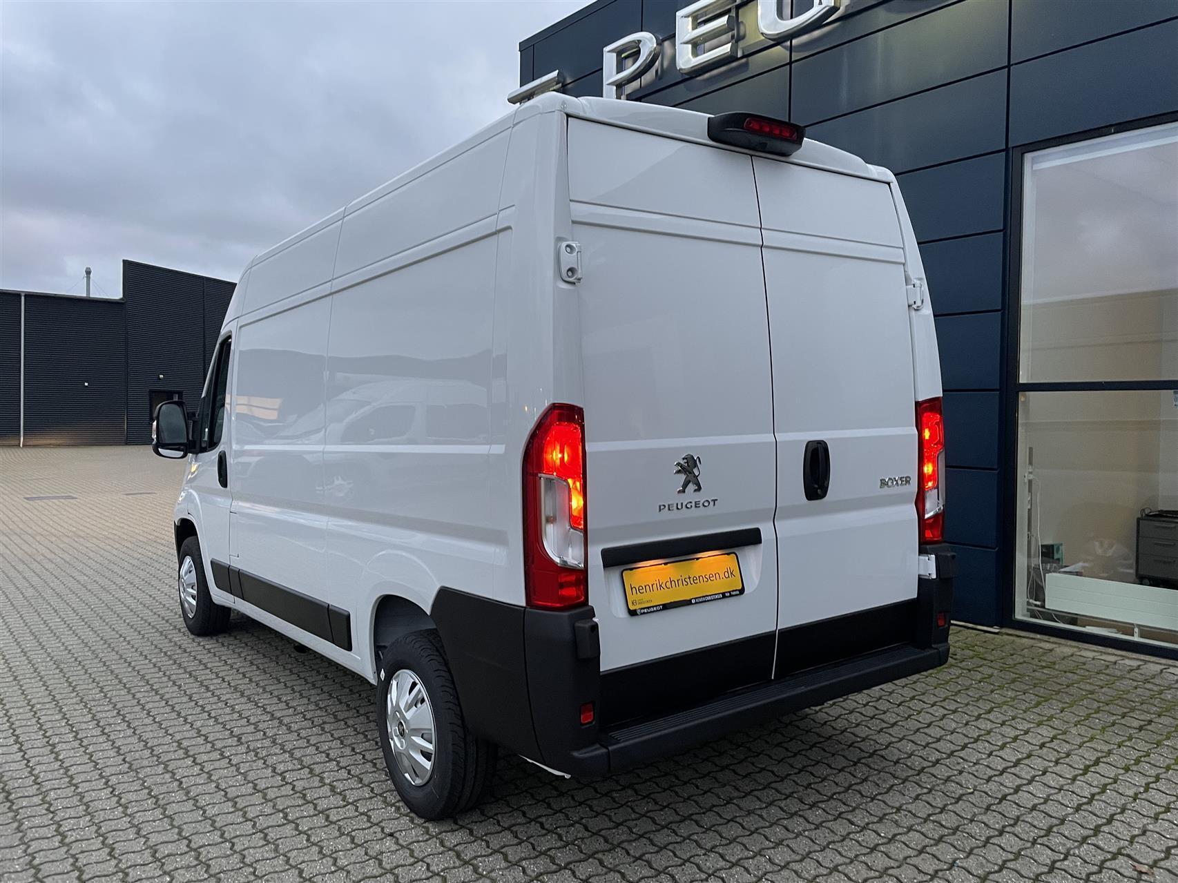 Hvid Peugeot Boxer fra 2022