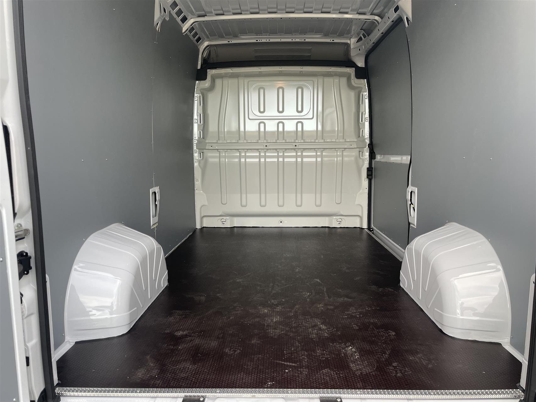 Hvid Peugeot Boxer fra 2022
