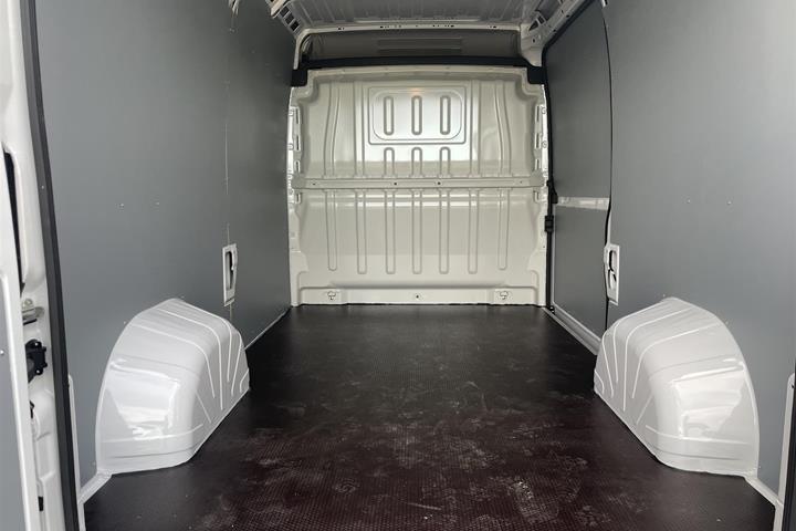 Hvid Peugeot Boxer fra 2022