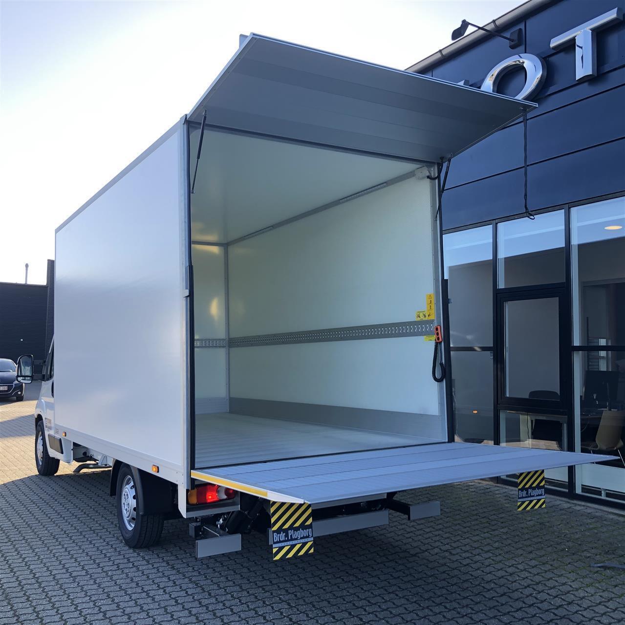 Hvid Peugeot Boxer fra 2021