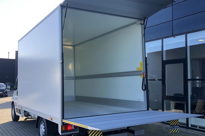 Hvid Peugeot Boxer fra 2021