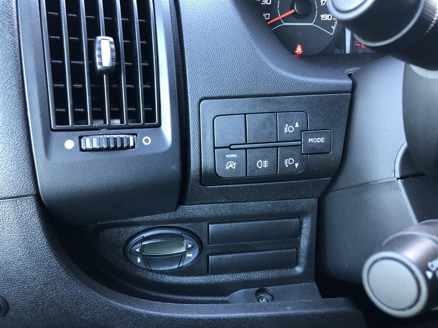 Hvid Peugeot Boxer fra 2021