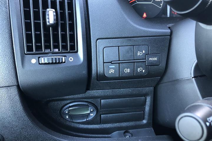 Hvid Peugeot Boxer fra 2021