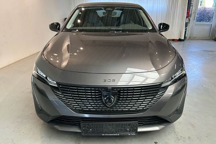 Grå Peugeot 308 fra 2022