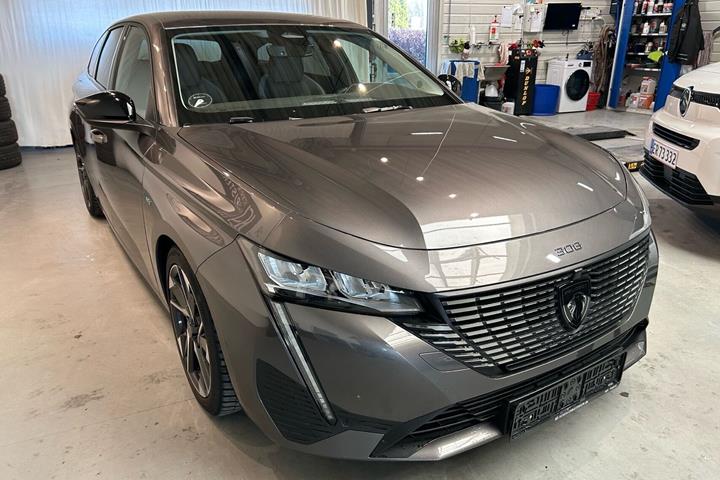Grå Peugeot 308 fra 2022