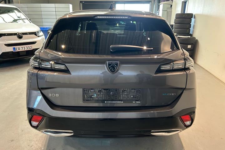 Grå Peugeot 308 fra 2022