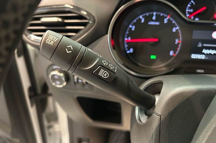 Hvid Opel Crossland fra 2023