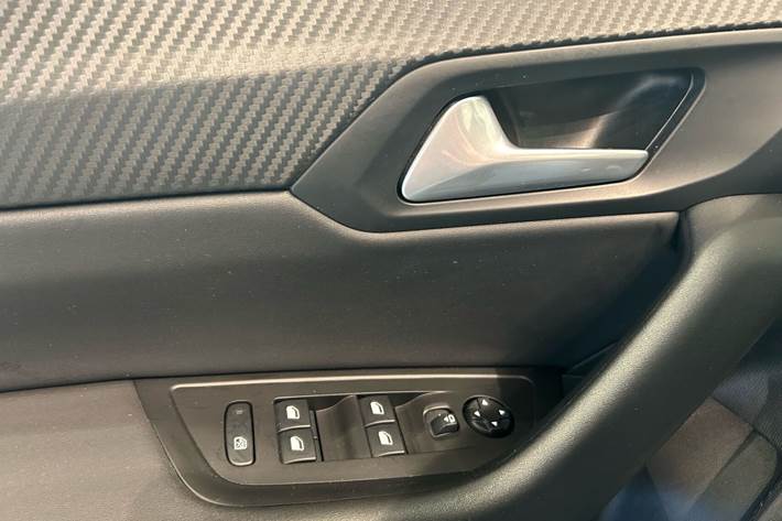 Grå Peugeot 508 fra 2021