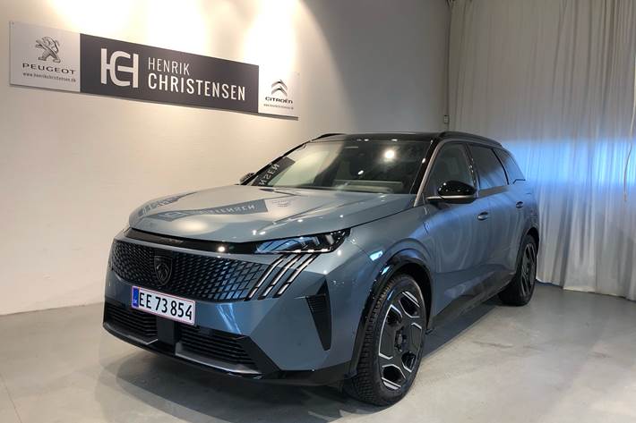 Blå Peugeot e-5008 fra 2024