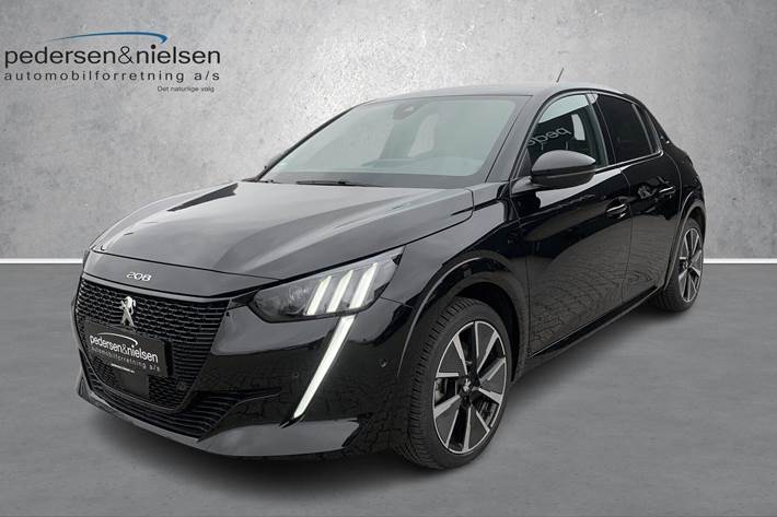 Sort Peugeot e-208 fra 2022 set udefra