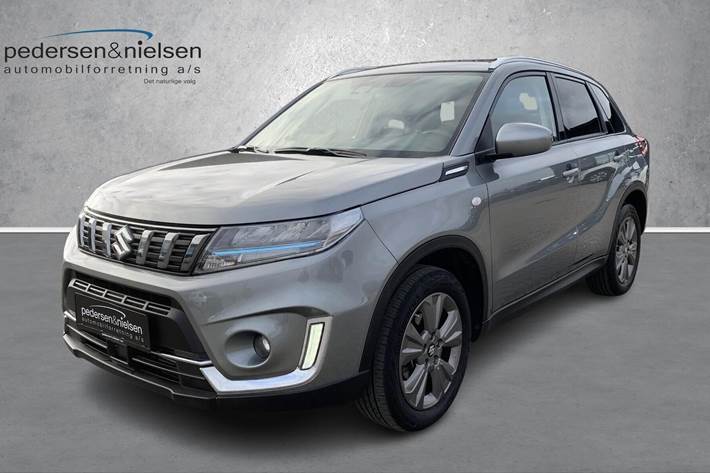 Sort Suzuki Vitara fra 2025 set udefra